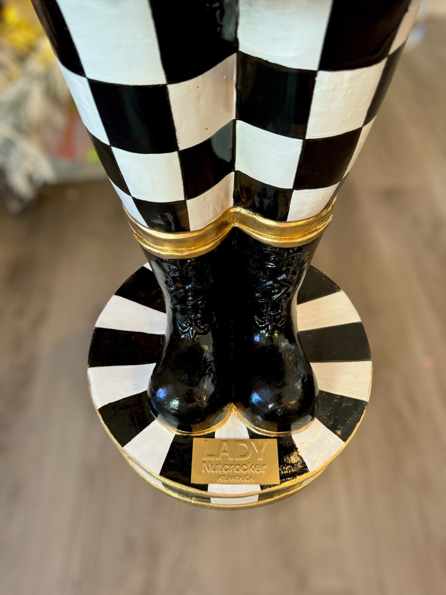 CHECKERED LADY Nutcracker